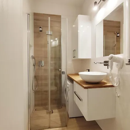 Szyndzielnia Park No 23 # Z Kortem Tenisowym, Rowerownia # Lux # Nestapartmenty Бельско-Бяла